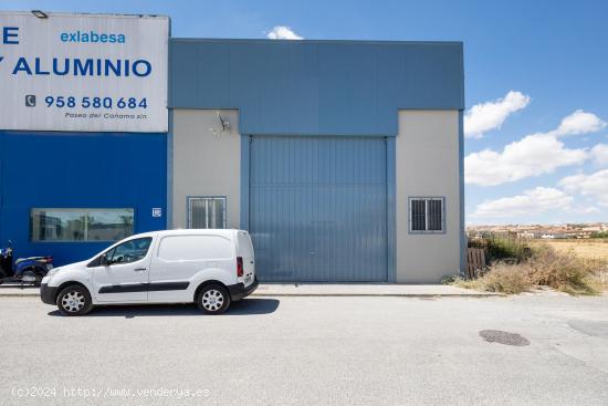 Nave - Obrador de panadería en pleno funcionamiento - GRANADA