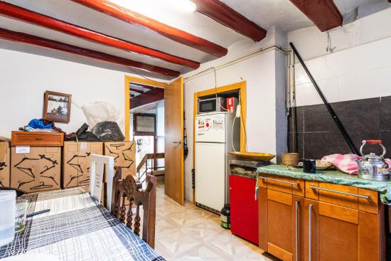 CASA PARA ENTRAR A VIVIR EN EL CENTRO DEL PUEBLO - BARCELONA