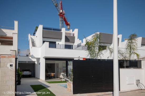 ADOSADOS DE OBRA NUEVA EN SANTIAGO DE LA RIBERA - MURCIA