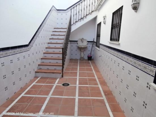 CASA DE PUEBLO CON PATIO, TERRAZA, TRASTERO Y LAVADERO CERCA DE CENTRO DE SALUD - MALAGA