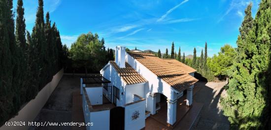 MARAVILLOSA VILLA EN ESTILO MEDITERRANEO DE 3 DORMITORIOS CON GRAN PARCELA EN MURCIA - MURCIA