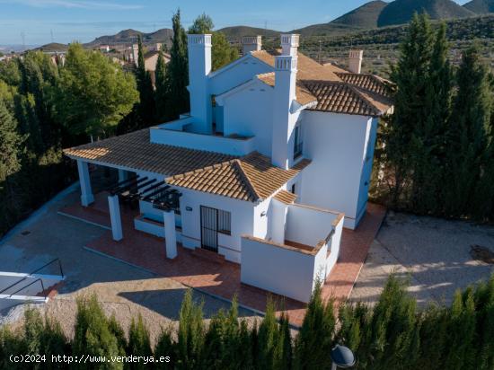 MARAVILLOSO ADOSADO EN ESTILO MEDITERRANEO DE 2 DORMITORIOS CON PISCINA COMUNITARIA EN MURCIA - MURC