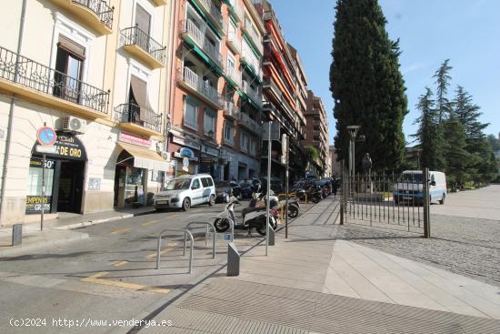  Piso céntrico de 2 dormitorios amueblado junto Plaza del Triunfo - GRANADA 