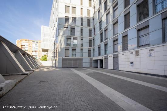 Estupendo piso en calle Arabial en edificio Ramade, con plaza de garaje y trastero opcional. - GRANA