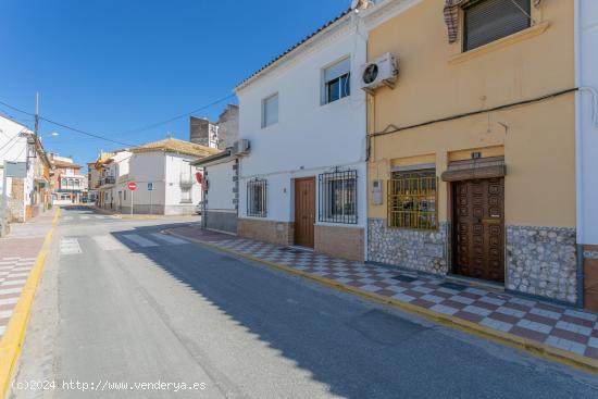  CASA PARA REFORMAR CON GRAN PATIO EN EL CENTRO DE ALBOLOTE - GRANADA 