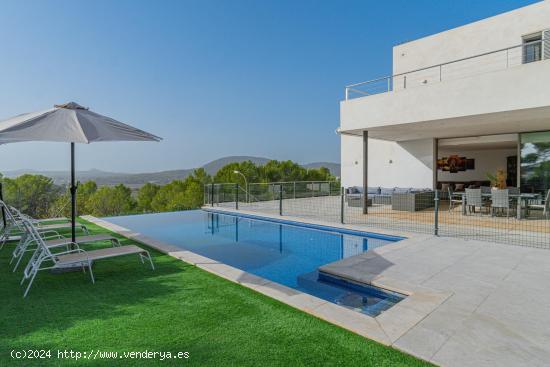 Moderna villa con piscina en Cala Vinyes - BALEARES