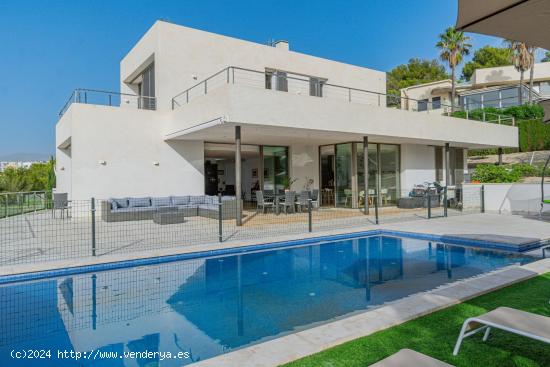 Moderna villa con piscina en Cala Vinyes - BALEARES