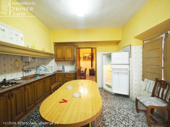 Casa de planta baja de 277 m2, con 4 dormitorios, garaje y patio por solo 120.000 € - CIUDAD REAL