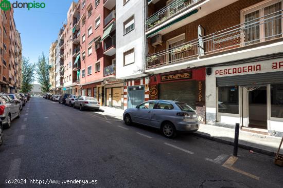 Local comercial junto a Plaza de Toros - GRANADA