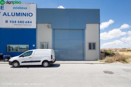 Nave - Obrador de panadería en pleno funcionamiento - GRANADA