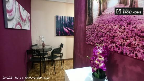 Encantadora habitación en apartamento de 5 dormitorios en Alcalá de Henares - MADRID