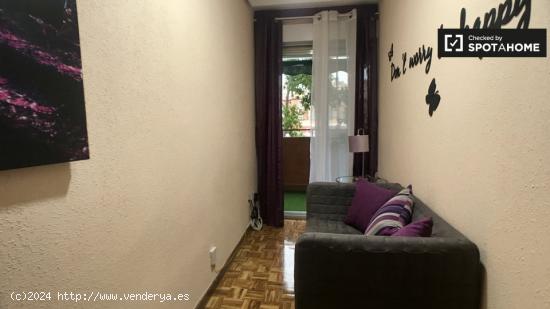 Encantadora habitación en apartamento de 5 dormitorios en Alcalá de Henares - MADRID