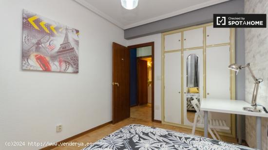 Preciosa habitación en alquiler en piso de 6 dormitorios, Alcalá de Henares - MADRID