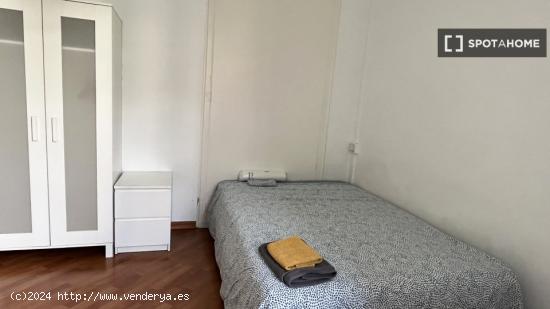 Habitación en piso compartido en barcelona. - BARCELONA