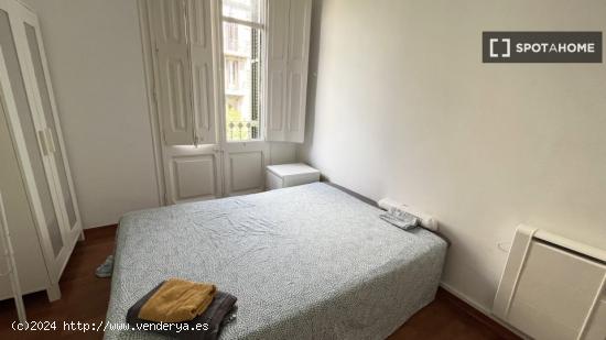 Habitación en piso compartido en barcelona. - BARCELONA