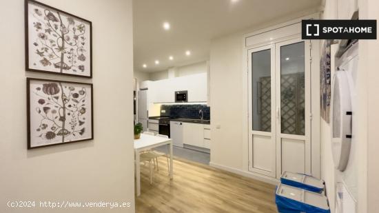 Habitaciones en alquiler en el apartamento de 7 dormitorios en El Raval, Barcelona. - BARCELONA