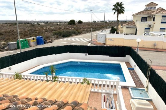 Villa en venta en Algorfa (Alicante)