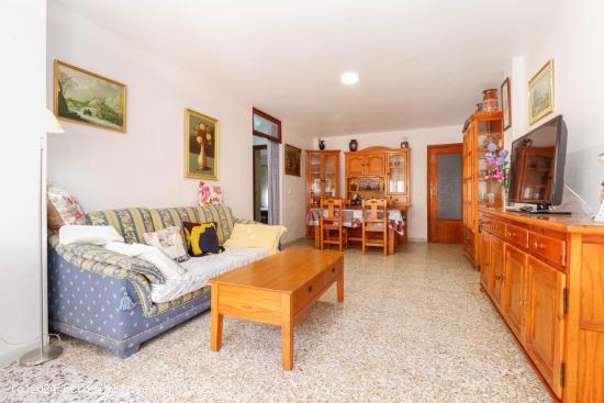  Apartamento de 3 dormitorios y 2 baños , zona Acequion. a 100 metros del mar - ALICANTE 