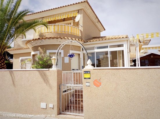 Villa en venta en Torrevieja (Alicante)