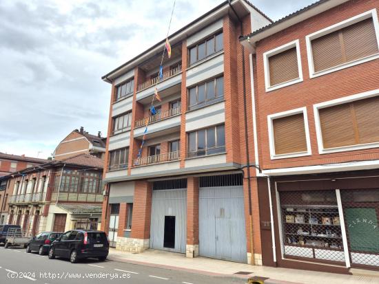 EDIFICIO DE TRES PLANTAS COLLANZO CON BAJO APTO PARA USO INDUSTRIAL - ASTURIAS