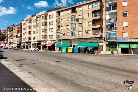  PISO EN VENTA EN LA ZONA DE REYES CATOLICOS CON UNA AMPLIA TERRAZA - CUENCA 