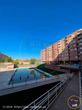 PISO EN VENTA DE 4 HABITACIONES CON PISCINA EN SIGLO XXI - CUENCA