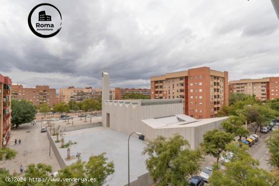 AMPLIO PISO EN PLANTA ALTA EN GRANADA (4 DORMITORIOS Y PLAZA DE GARAJE) - GRANADA