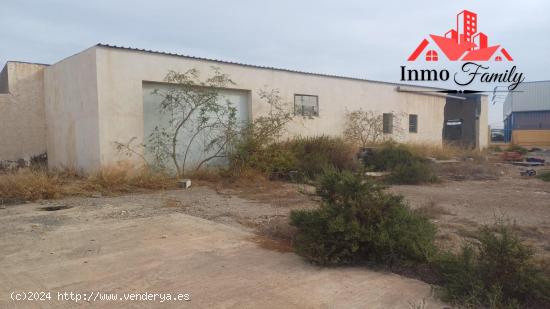 VENTA DE SOLAR CON NAVE INDUSTRIAL A REFORMAR ,EN  PARAJE VENTA CABRERA - ALMERIA