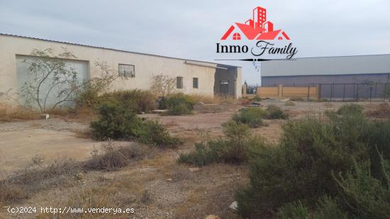 VENTA DE SOLAR CON NAVE INDUSTRIAL A REFORMAR ,EN  PARAJE VENTA CABRERA - ALMERIA