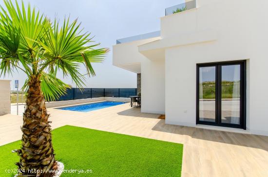 Chalet de 3 dormitorios en Vistabella Golf - ALICANTE