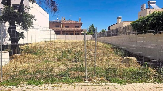 ¡OPORTUNIDAD! PARCELA DE CLASE URBANA CON PROYECTO DE CHALET PAREADO EN VILLANUEVA DE LA CAÑADA (M