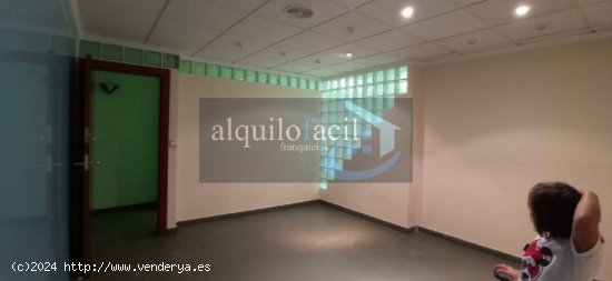 SE ALQUILA ENTREPLANTA EN C/FERIA DE 90 METROS CON PATIO Y ASEO PRIVADO Y 3 ESTANCIAS POR 550€