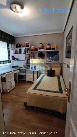 SE ALQUILA HABITACION CON BAÑO PRIVADO Y SALITA PRIVADA POR 375€ TODO INCLUIDO