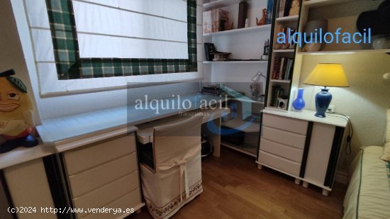 SE ALQUILA HABITACION CON BAÑO PRIVADO Y SALITA PRIVADA POR 375€ TODO INCLUIDO