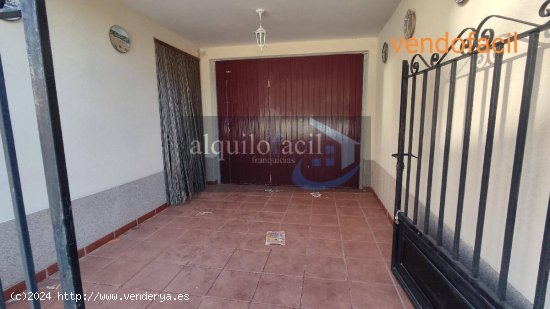  SE VENDE 0 ALQUILA CON OPCION A COMPRA ADOSADO EN VILLAVALIENTE DE 5 HABITACIONES ,4 BAÑOS Y PATIO  