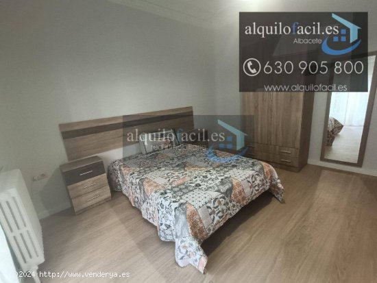 SE ALQUILAN  DOS HABITACIONES  EN C/ ROSARIO POR 300€ TODO INCLUIDO