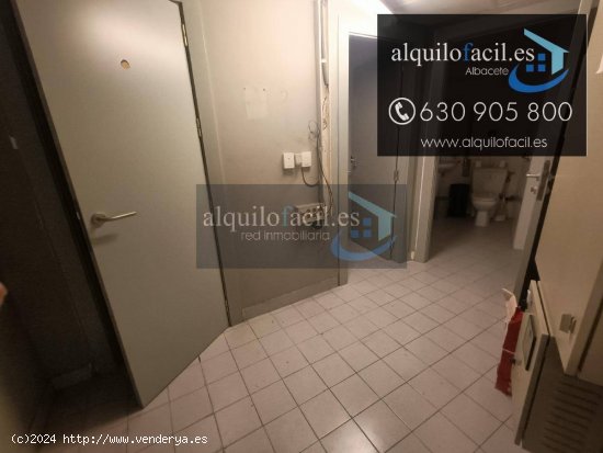 SE VENDE LOCAL EN ZONA AVDA RAMON Y CAJAL DE 120 METROS POR 300000€