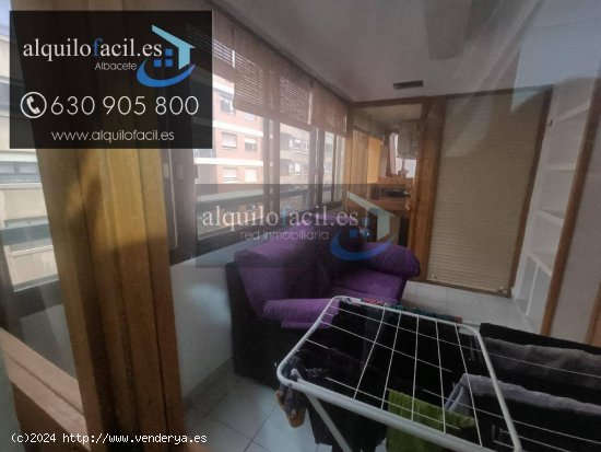 SE ALQUILAN HABITACIONES EN ZONA VILLACERRADA POR 250€ TODO INCLUIDO