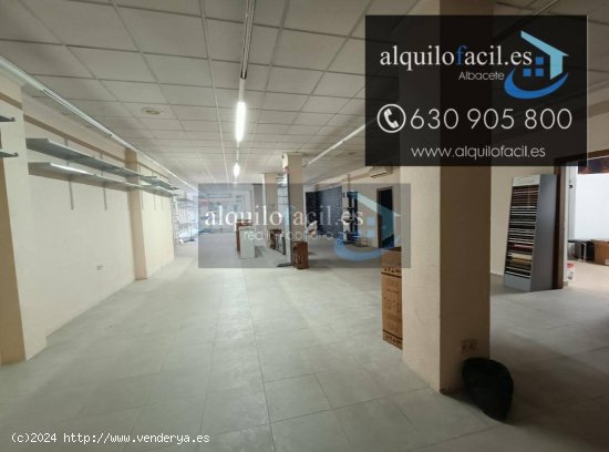 SE ALQUILA LOCAL EN AVDA ISABEL LA CATOLICA DE 260 METROS POR 1900€