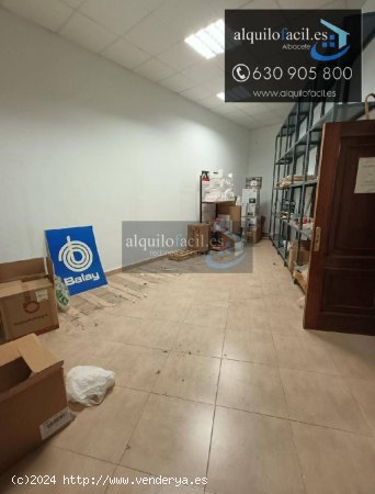 SE ALQUILA LOCAL EN AVDA ISABEL LA CATOLICA DE 260 METROS POR 1900€