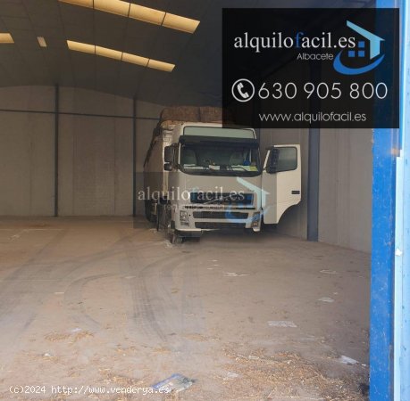 SE ALQUILA NAVE EN ROMICA DE 600 METROS POR 650€