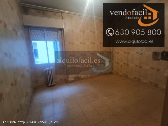 SE VENDE PISO EN AVDA. ISABEL LA CATOLICA DE 5 HABITACIONES POR 190000€