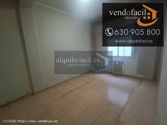 SE VENDE PISO EN AVDA. ISABEL LA CATOLICA DE 5 HABITACIONES POR 190000€