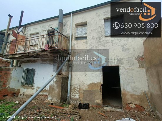  SE VENDE CASA EN BARRIO SAN PEDRO DE 250 METROS POR 115000€ 