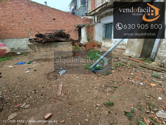 SE VENDE CASA EN BARRIO SAN PEDRO DE 250 METROS POR 115000€