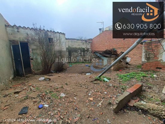 SE VENDE CASA EN BARRIO SAN PEDRO DE 250 METROS POR 115000€