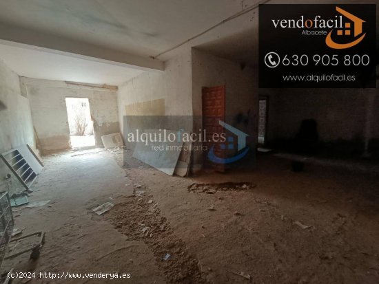 SE VENDE CASA EN BARRIO SAN PEDRO DE 250 METROS POR 115000€