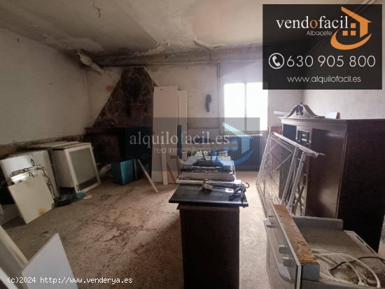 SE VENDE CASA EN BARRIO SAN PEDRO DE 250 METROS POR 115000€