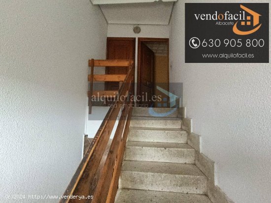 SE VENDE CASA EN BARRIO SAN PEDRO DE 250 METROS POR 115000€