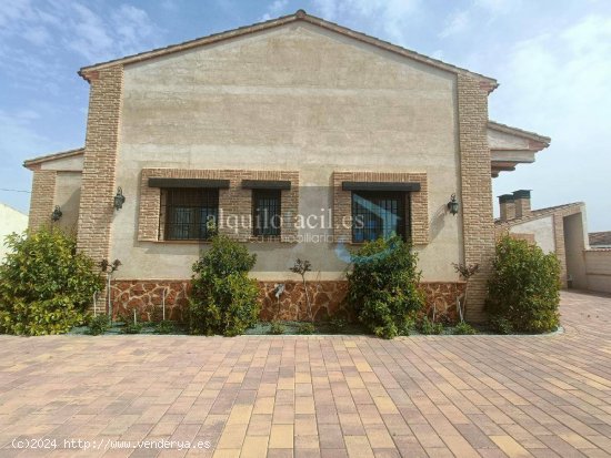 SE ALQUILA CHALET EN CARRETERA DE JAEN POR 2500€